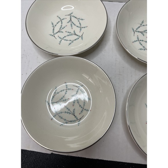 Set of 4 VTG Taylor Smith & Taylor Blue Twig Berry Dessert Bowls Beige - Picture 3 of 5